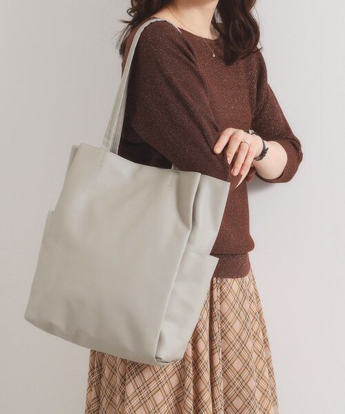 ITS'DEMO（イッツデモ）の「【A4対応／8色】収納上手になれるトート（トートバッグ・レディース・シルバー/ブラック系/ブロンズ/ボルドー/ブラック/ブルー/グレー/ダークグレー・00）」の4枚目の写真