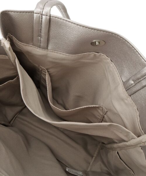 ITS'DEMO（イッツデモ）の「【A4対応／8色】収納上手になれるトート（トートバッグ・レディース・シルバー/ブラック系/ブロンズ/ボルドー/ブラック/ブルー/グレー/ダークグレー・00）」の16枚目の写真