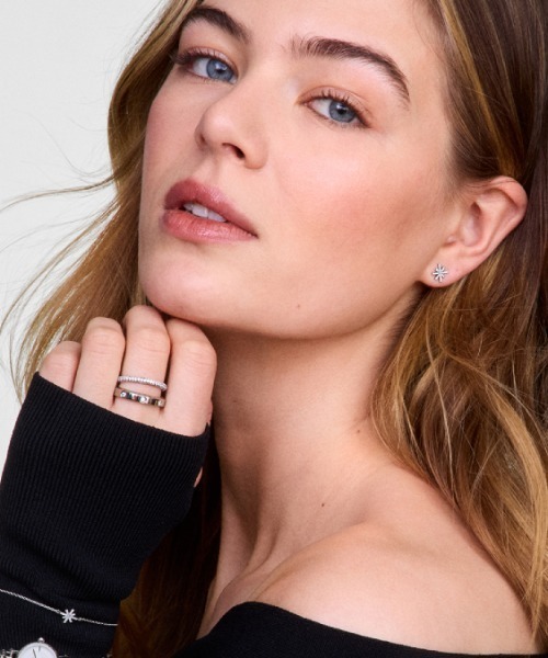 Daniel Wellington(ダニエルウェリントン)の「Mirelle Star Earring ローズゴールド/ゴールド/シルバー(ピアス(両耳用)・レディース・イエローゴールド/ピンクゴールド/シルバー・ONESIZE)」の12枚目の写真