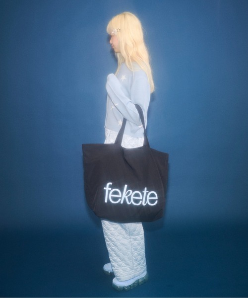 FEKETE（フェケテ）の「fekete big tote bag / feketeロゴビッグトートバッグ（トートバッグ・レディース・ブラック/ピンク・FREE）」の5枚目の写真