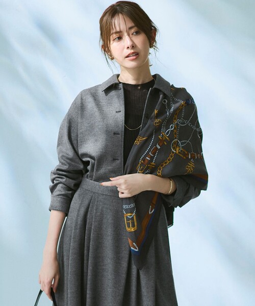 23区 S(ニジュウサンクチイサイサイズ)の「ウールミルドジャージー シャツ(シャツ/ブラウス・レディース・グレー系/ブラック系/カーキ系・32)」の2枚目の写真