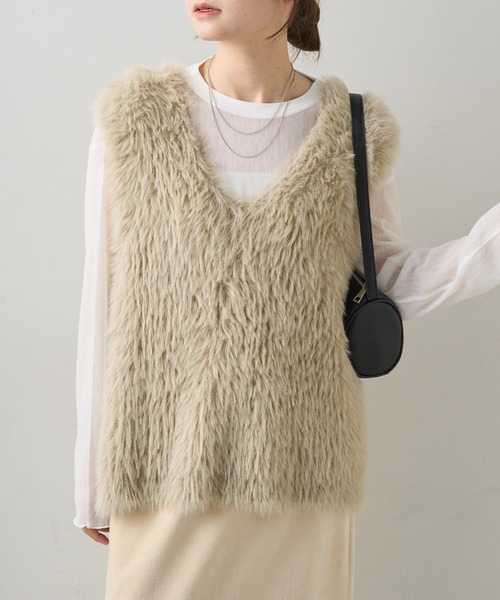 PUAL CE CIN（ピュアルセシン）の「シャギーニットベスト（ベスト・レディース・ベージュ/チャコールグレー・FREE）」の2枚目の写真