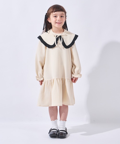 ever closet(エバークローゼット)の「裾フリルワンピース(ワンピース・キッズ・ライトベージュ/ブラック・110cm/100cm/140cm/130cm/120cm/90cm)」の1枚目の写真