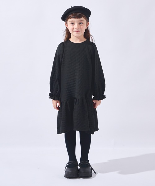 ever closet(エバークローゼット)の「裾フリルワンピース(ワンピース・キッズ・ライトベージュ/ブラック・110cm/100cm/140cm/130cm/120cm/90cm)」の10枚目の写真