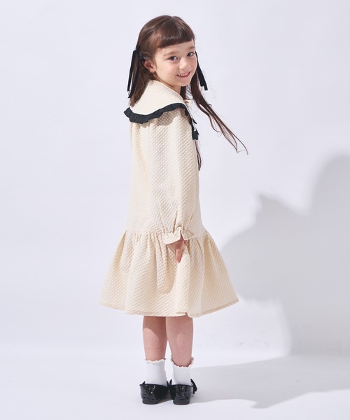 ever closet(エバークローゼット)の「裾フリルワンピース(ワンピース・キッズ・ライトベージュ/ブラック・110cm/100cm/140cm/130cm/120cm/90cm)」の12枚目の写真