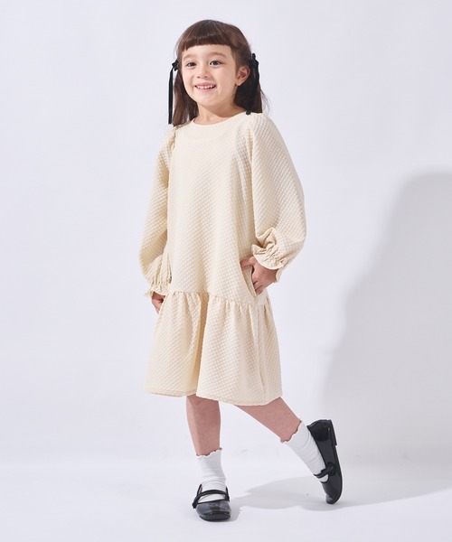 ever closet(エバークローゼット)の「裾フリルワンピース(ワンピース・キッズ・ライトベージュ/ブラック・110cm/100cm/140cm/130cm/120cm/90cm)」の14枚目の写真