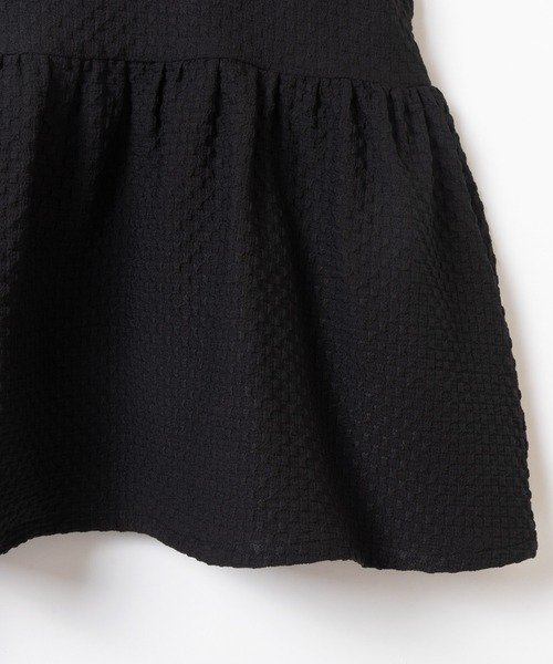 ever closet(エバークローゼット)の「裾フリルワンピース(ワンピース・キッズ・ライトベージュ/ブラック・110cm/100cm/140cm/130cm/120cm/90cm)」の3枚目の写真