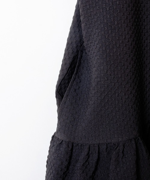 ever closet(エバークローゼット)の「裾フリルワンピース(ワンピース・キッズ・ライトベージュ/ブラック・110cm/100cm/140cm/130cm/120cm/90cm)」の5枚目の写真