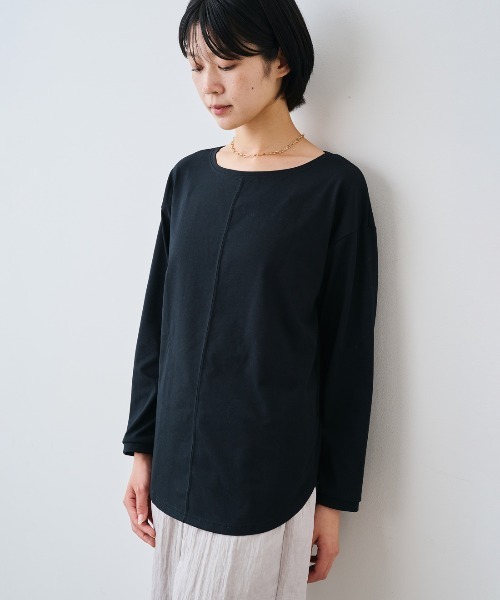 IEDIT(イディット)の「IEDIT 大人にふさわしい日本製 ていねいに仕立てたクワトロセブン(TM)カットソートップス(Tシャツ/カットソー・レディース・グレイッシュベージュ/ブラック・M/L/LL/3L/S)」の1枚目の写真