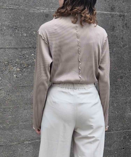 Bleu Bleuet(ブルーブルーエ)の「カットプリーツメローボトルネックプルオーバー(その他トップス・レディース・ブラック/グレー系/ブルー・FREE)」の1枚目の写真