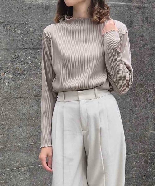 Bleu Bleuet(ブルーブルーエ)の「カットプリーツメローボトルネックプルオーバー(その他トップス・レディース・ブラック/グレー系/ブルー・FREE)」の14枚目の写真