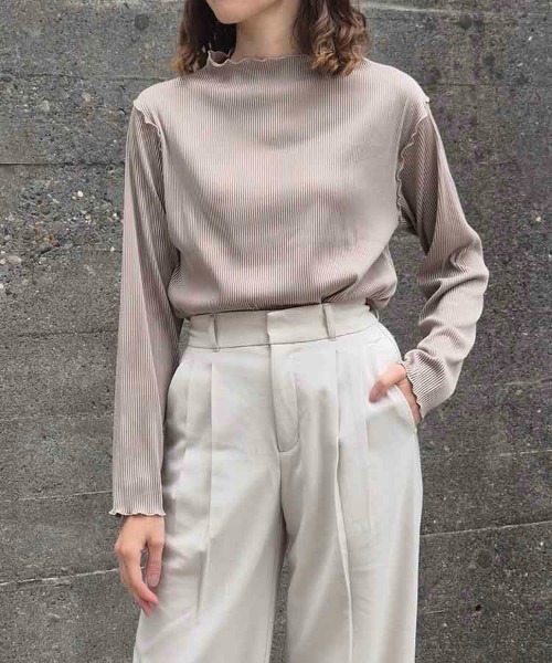 Bleu Bleuet(ブルーブルーエ)の「カットプリーツメローボトルネックプルオーバー(その他トップス・レディース・ブラック/グレー系/ブルー・FREE)」の15枚目の写真