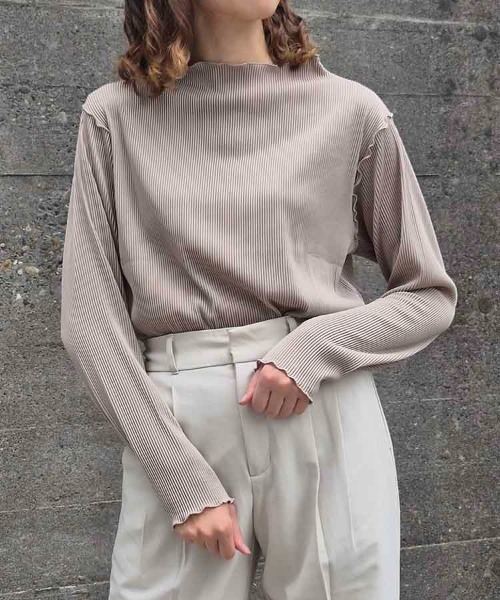 Bleu Bleuet(ブルーブルーエ)の「カットプリーツメローボトルネックプルオーバー(その他トップス・レディース・ブラック/グレー系/ブルー・FREE)」の17枚目の写真
