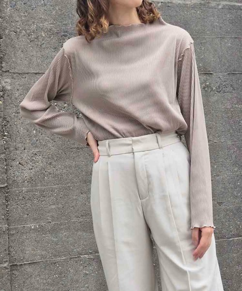 Bleu Bleuet(ブルーブルーエ)の「カットプリーツメローボトルネックプルオーバー(その他トップス・レディース・ブラック/グレー系/ブルー・FREE)」の18枚目の写真