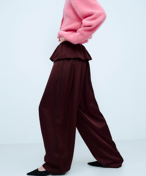 THINGS THAT MATTER（シングス ザット マター）の「PEPLUM SATIN EASY PANTS / ペプラム サテン イージー パンツ（その他パンツ・レディース・ブラウン/ネイビー/ブラック・1/2）」の4枚目の写真