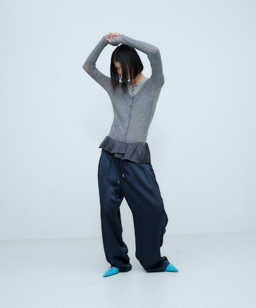 THINGS THAT MATTER（シングス ザット マター）の「PEPLUM SATIN EASY PANTS / ペプラム サテン イージー パンツ（その他パンツ・レディース・ブラウン/ネイビー/ブラック・1/2）」の14枚目の写真