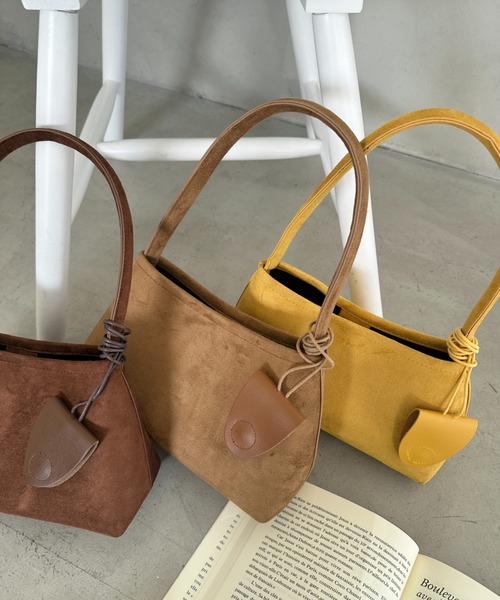 wears(ウェアーズ)の「ポーチ/サングラスホルダー付きスウェード風ワンハンドルバッグ(ハンドバッグ・レディース・キャメル/マスタード/ブラウン/グリーン/ブラック・FREE)」の6枚目の写真