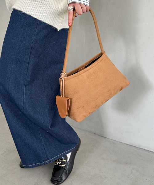 wears(ウェアーズ)の「ポーチ/サングラスホルダー付きスウェード風ワンハンドルバッグ(ハンドバッグ・レディース・キャメル/マスタード/ブラウン/グリーン/ブラック・FREE)」の16枚目の写真