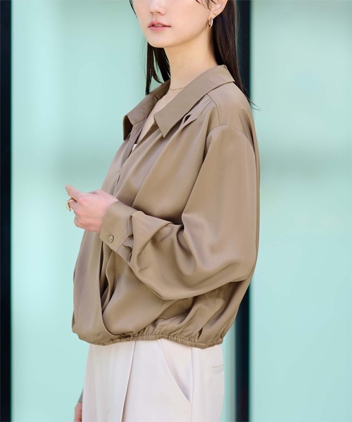 UR'S(ユアーズ)の「サテンカシュクールブラウス(シャツ/ブラウス・レディース・ネイビー/ベージュ・S/L/M)」の8枚目の写真