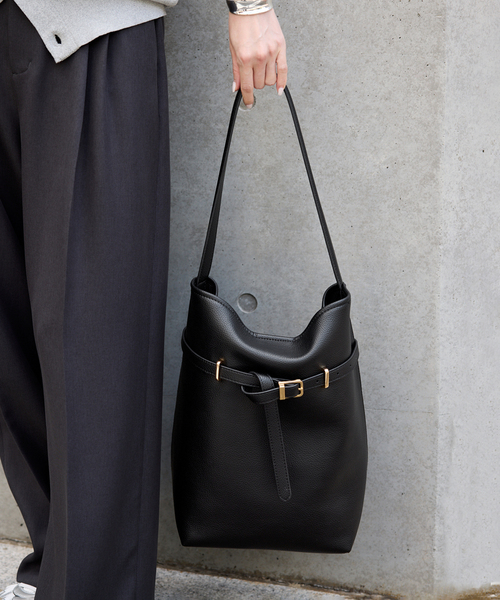 SLOBE IENA(スローブイエナ)の「《WEB限定/追加3》SLOBE ベルトスクエアトートバッグ(ショルダーバッグ・レディース・ブラック・FREE)」の19枚目の写真