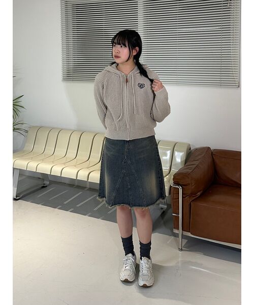 CHICKS(チックス)の「HOFE ニットフードフードジップT ジンベージュ(ニット/セーター・レディース・ダークベージュ・FREE)」の9枚目の写真