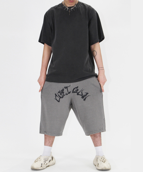 CRIGUN(クリガン)の「アートワークバミューダパンツピグメントグレー(その他パンツ・レディース・グレー・MEDIUM/LARGE/X-LARGE)」の4枚目の写真
