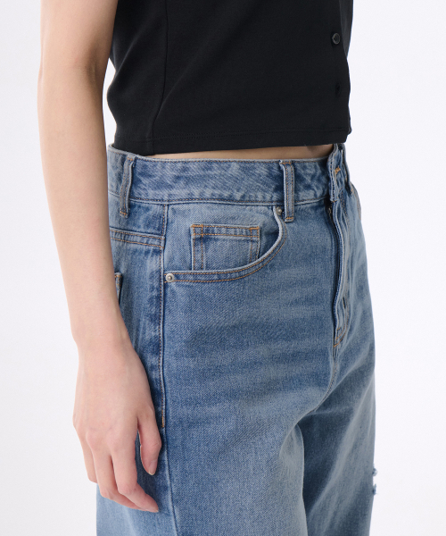 MUSINSA STANDARD WOMAN（ムシンサスタンダードウーマン）の「ウィメンズデストロイドニーワイドデニムパンツ[ライトインディゴ]（デニムパンツ・レディース・その他・30/24/25/26/27/28/29）」の4枚目の写真