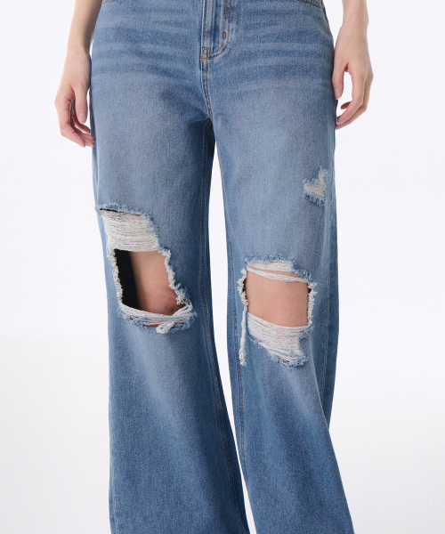 MUSINSA STANDARD WOMAN（ムシンサスタンダードウーマン）の「ウィメンズデストロイドニーワイドデニムパンツ[ライトインディゴ]（デニムパンツ・レディース・その他・30/24/25/26/27/28/29）」の5枚目の写真