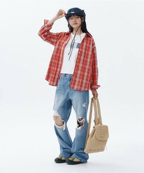 MUSINSA STANDARD WOMAN（ムシンサスタンダードウーマン）の「ウィメンズデストロイドニーワイドデニムパンツ[ライトインディゴ]（デニムパンツ・レディース・その他・30/24/25/26/27/28/29）」の9枚目の写真
