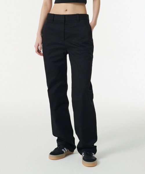 MUSINSA STANDARD WOMAN（ムシンサスタンダードウーマン）の「ウィメンズヘビーウェイトCPレギュラーフィットチノパンツ[ブラック]（その他パンツ・レディース・その他・30/24/25/26/27/28/29）」の2枚目の写真