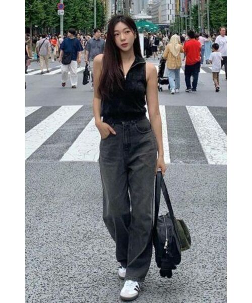 PRENDA（プレンダ）の「HALF ZIP-UP SLEEVE LESS BLACK（Tシャツ/カットソー・レディース・その他・FREE）」の2枚目の写真