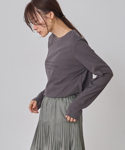 hunch(ハンチ)の「スラブ ロゴ長袖Tシャツ(Tシャツ/カットソー・レディース・ベージュ/チャコール/オフホワイト・FREE)」の6枚目の写真