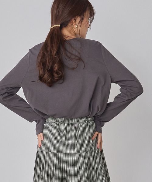 hunch(ハンチ)の「スラブ ロゴ長袖Tシャツ(Tシャツ/カットソー・レディース・ベージュ/チャコール/オフホワイト・FREE)」の7枚目の写真