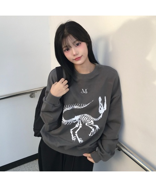 MUCENT(ムセント)の「ダイノロゴシグネチャースウェット 男女共用 (2カラー)(スウェット・レディース・チャコールグレー/ブラック・S/L)」の2枚目の写真