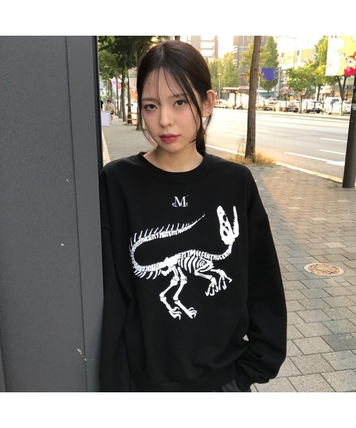 MUCENT(ムセント)の「ダイノロゴシグネチャースウェット 男女共用 (2カラー)(スウェット・レディース・チャコールグレー/ブラック・S/L)」の1枚目の写真