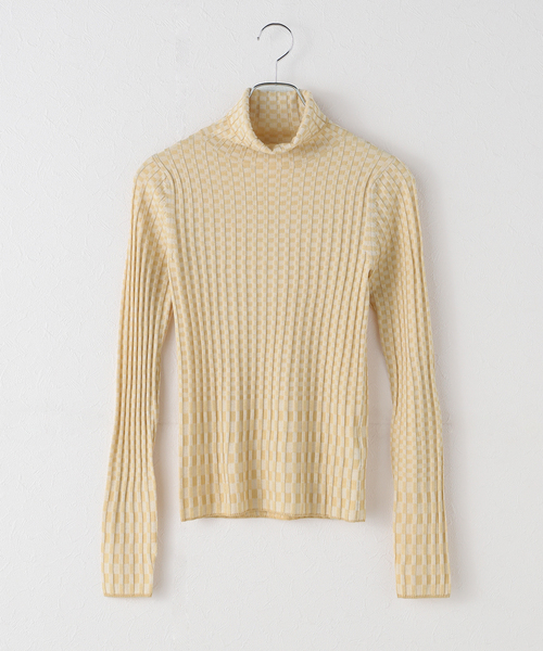 JOURNAL STANDARD（ジャーナルスタンダード）の「【ANNUAL/アニュアル】 Chekered rib Turtle PO（ニット/セーター・レディース・グリーン/イエロー・FREE）」の2枚目の写真