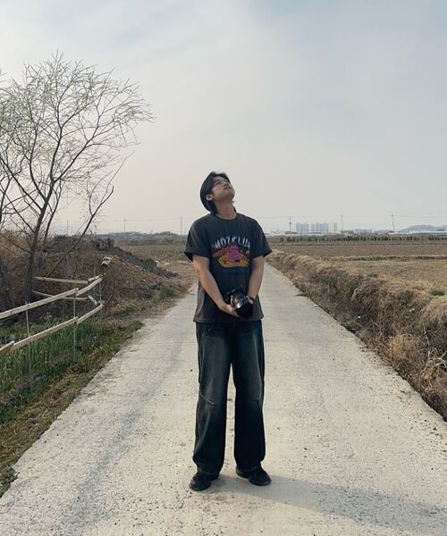 MOZMOZ(モズモズ)の「ハイラビット オーバーサイズ ピグメント 半袖Tシャツ チャコール(Tシャツ/カットソー・レディース・その他・M/XL/XXL)」の3枚目の写真