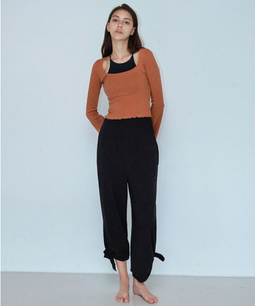 DEVIWEAR(デヴィウェア)の「ファジー ワイド ハーレムパンツ DEVI-B0089-ブラック(スウェットパンツ・レディース・ブラック・SMALL/MEDIUM)」の1枚目の写真