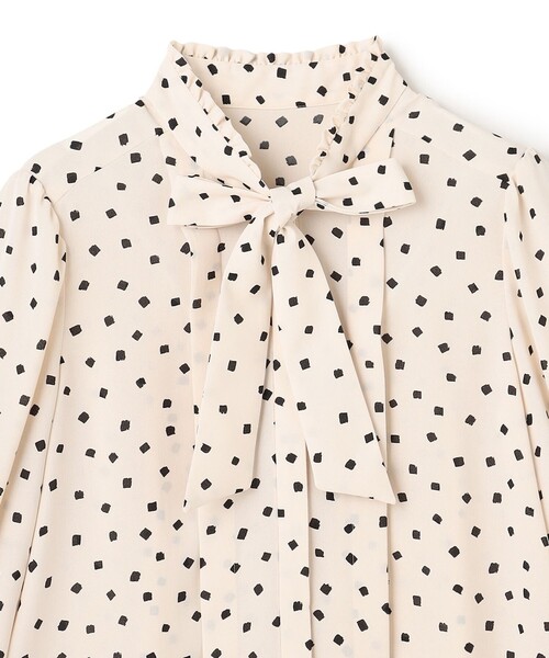 TOCCA(トッカ)の「PROMISE RIBBON ROSETTE ドット柄ブラウス(シャツ/ブラウス・レディース・アイボリー系5/ブラック系5・0/4)」の7枚目の写真