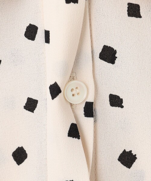 TOCCA(トッカ)の「PROMISE RIBBON ROSETTE ドット柄ブラウス(シャツ/ブラウス・レディース・アイボリー系5/ブラック系5・0/4)」の3枚目の写真