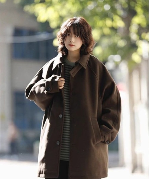 AsheKsha(アシクシャ)の「ラペル付きゆったりボタンコート:シンプルでカジュアルなユニセックス秋冬モデル(その他アウター・レディース・ブラウン・M/L)」の4枚目の写真