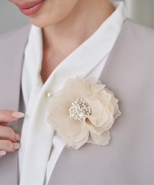 ikka（イッカ）の「【フォーマル対応】フラワーコサージュ（ブローチ/コサージュ・レディース・ベージュ/オフホワイト/クリーム/ライトグレー/ホワイト・FREE）」の4枚目の写真