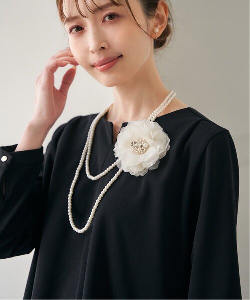 ikka（イッカ）の「【フォーマル対応】フラワーコサージュ（ブローチ/コサージュ・レディース・ベージュ/オフホワイト/クリーム/ライトグレー/ホワイト・FREE）」の9枚目の写真
