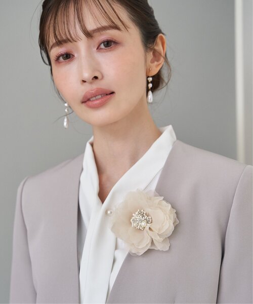ikka（イッカ）の「【フォーマル対応】フラワーコサージュ（ブローチ/コサージュ・レディース・ベージュ/オフホワイト/クリーム/ライトグレー/ホワイト・FREE）」の18枚目の写真