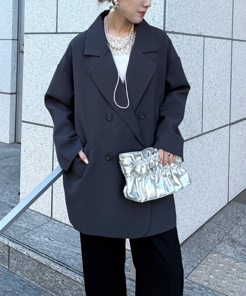 ISOOK（アイスー）の「【ISOOK / アイスー】2wayギャザークラッチバッグ / ショルダーバッグ 肩掛け オケージョン パーティバッグ 結婚式 二次会 同窓会 お呼ばれ エコレザー フェイクレザー シルバー ブラック（クラッチバッグ・レディース・シルバー/ブラック・FREE）」の12枚目の写真