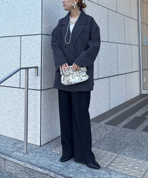 ISOOK（アイスー）の「【ISOOK / アイスー】2wayギャザークラッチバッグ / ショルダーバッグ 肩掛け オケージョン パーティバッグ 結婚式 二次会 同窓会 お呼ばれ エコレザー フェイクレザー シルバー ブラック（クラッチバッグ・レディース・シルバー/ブラック・FREE）」の17枚目の写真