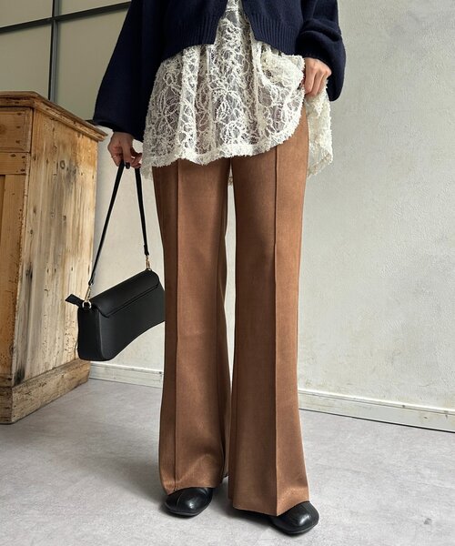 Thevon（ゼボン）の「Fスエードセミフレアパンツ（その他パンツ・レディース・ブラック/ブラウン・M/S）」の2枚目の写真