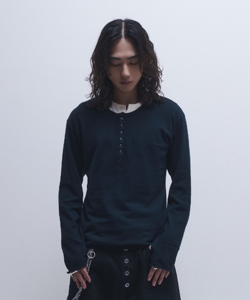 INTER FACTORY（インターファクトリー）の「takumu（MUU STUDIO） - Ensemble high gauge Henley neck knit / アンサンブルハイゲージヘンリーネックニット（ニット/セーター・メンズ・ネイビー/パープル/ブラック・3/2）」の3枚目の写真