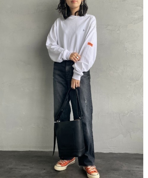 UNIVERSAL OVERALL（ユニバーサルオーバーオール）の「[UNIVERSAL OVERALL/ユニバーサルオーバーオール] 別注 ワンポイントロゴ刺繍 ロングスリーブTシャツ（Tシャツ/カットソー・レディース・オートミール/ホワイト/ブラック/ブルーグレー/ネイビー/ダークグレー/ブラウン・S/M/L）」の8枚目の写真