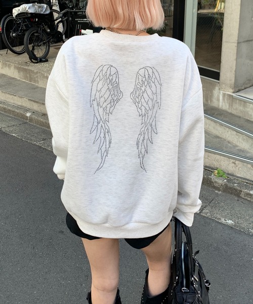 lilful（リルフル）の「羽モチーフ ラインストーン バックデザイン 裏起毛スウェット（スウェット・レディース・オートミール/ブラック/グレー・F）」の3枚目の写真
